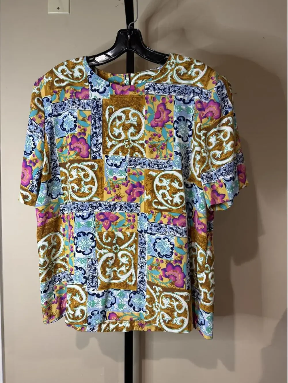 S.G. Sport Collection Women's Vintage Patterned Blouse Medium